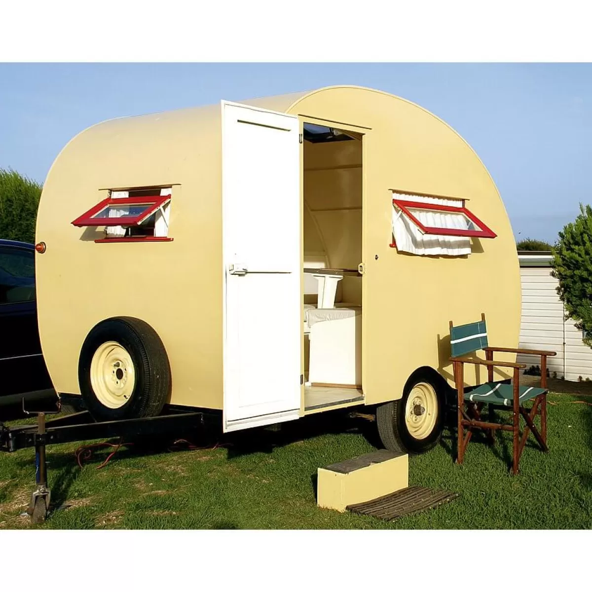 Discount DecoWoerner XXL-Planenbanner "er Retro-Wohnwagen" Aus Schwer Entflammbarer LKW-Plane 250 X 330 Cm gelb
